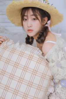 年轻漂亮少妇私密精油按摩保养